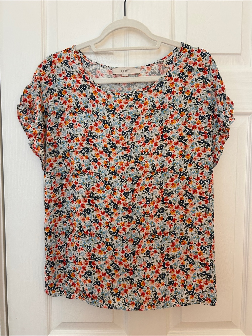 LOFT White Floral Short Sleeve Top with Red & Navy Accents